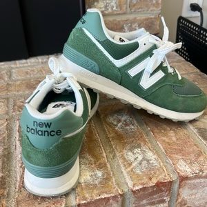 Green new balance size 6.5 men/8 women